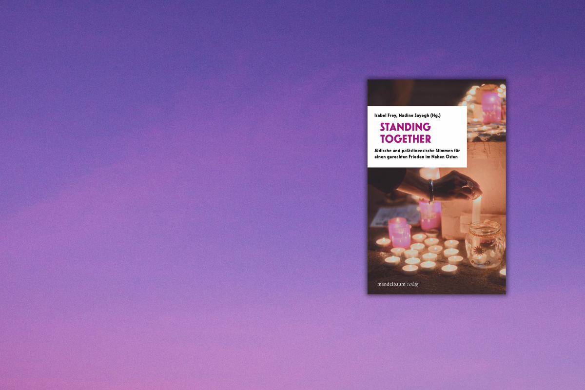 Buch des Monats - Standing Together