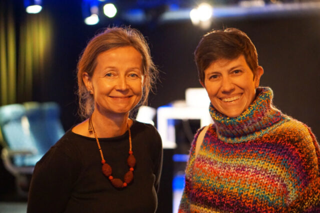 Christa Wieland, Obfrau des Friedensbüros, mit Cornelia Plan, Klubobfrau der KPÖ im Salzburger Gemeinderat