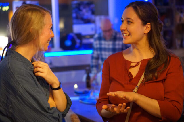 Hanna Westmann (WhyWar.at) und Sara Schöllhammer (Social Media GEKKOS)